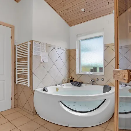 3 Bedroom Gorgeous In Prázdninový dům