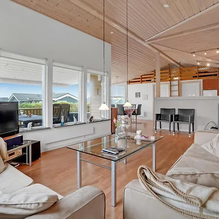 3 Bedroom Gorgeous In Prázdninový dům